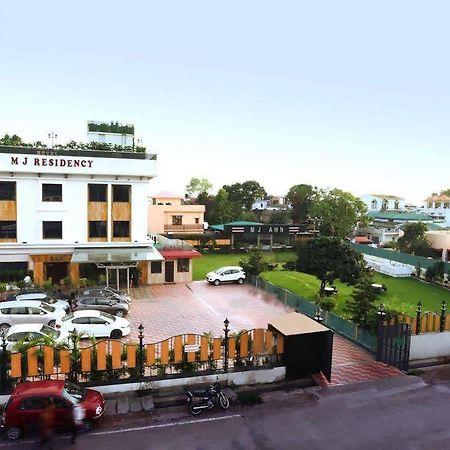 דהראדון Hotel Mj Residency מראה חיצוני תמונה